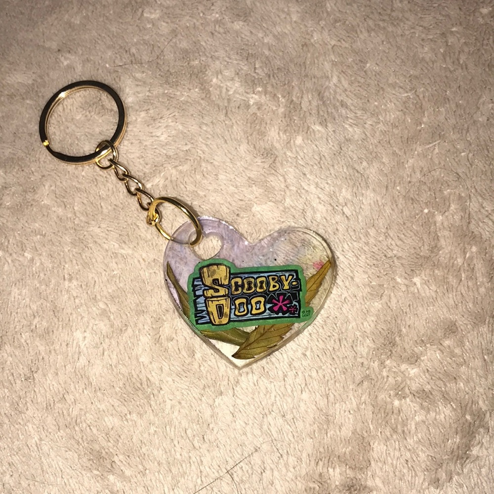 Custom epoxy keychain heart with Scooby Doo and my favorite leaves New